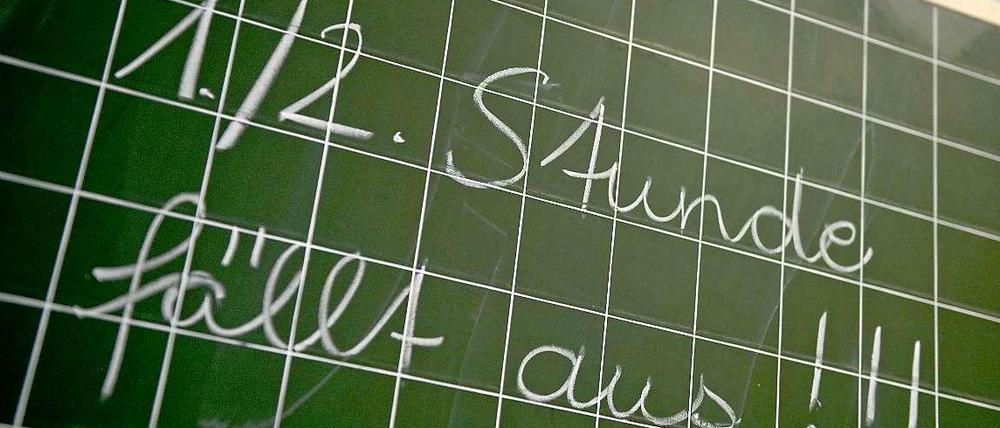 Schluss mit dem Ausfall. Eine Initiative fordert Unterrichtsgarantie und eine Personalausstattung der Schulen von 110 Prozent, um Puffer zu gewährleisten.