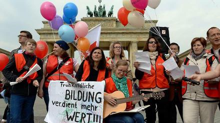 Auch in Berlin streiken Erzieherinnen und Erzieher für mehr Geld.