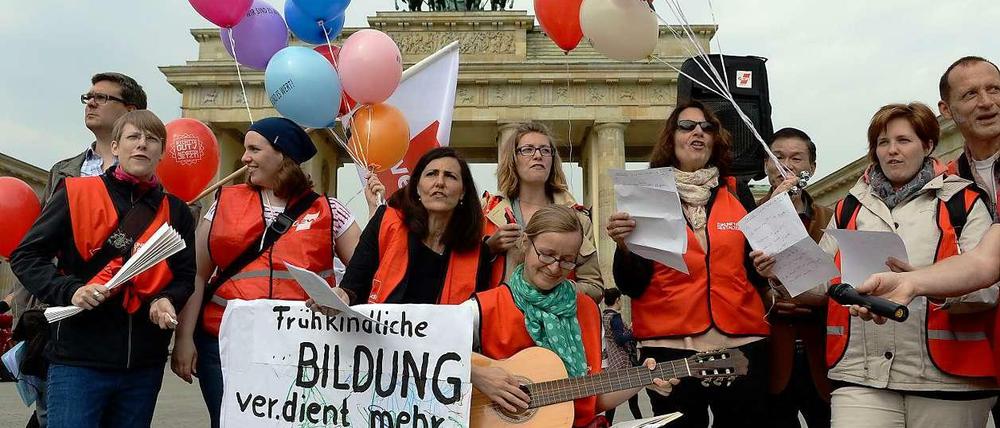 Auch in Berlin streiken Erzieherinnen und Erzieher für mehr Geld.