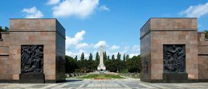 Blick auf das Areal des sowjetischen Ehrenmals in der Schönholzer Heide.
