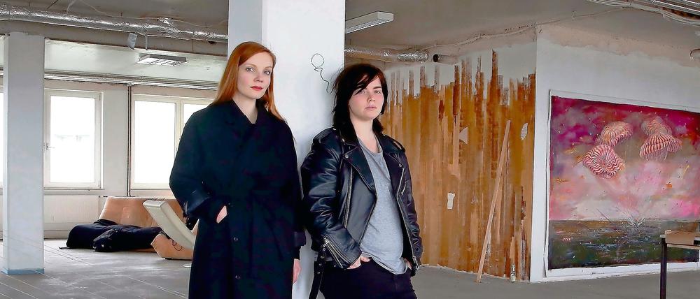 Vorstadt-Fantasie: Acht Tage lang verwandeln Kirsten Brandt und Jos Porath das ehemalige Jobcenter in der Gottlieb-Dunkel-Straße in eine amerikanische Kleinstadt.