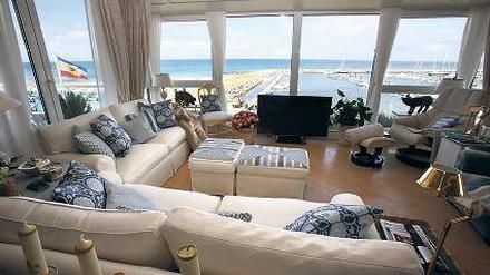 Die „Beste Ferienwohnung Deutschlands“ in der Strandresidenz-Kühlungsborn (Mecklenburg-Vorpommern). Die Fünf-Sterne-Wohnung im Penthouse der Strandresidenz wurde vom Deutschen Tourismusverband (DTV) zum dritten Mal in Folge mit diesem Titel ausgezeichnet. 