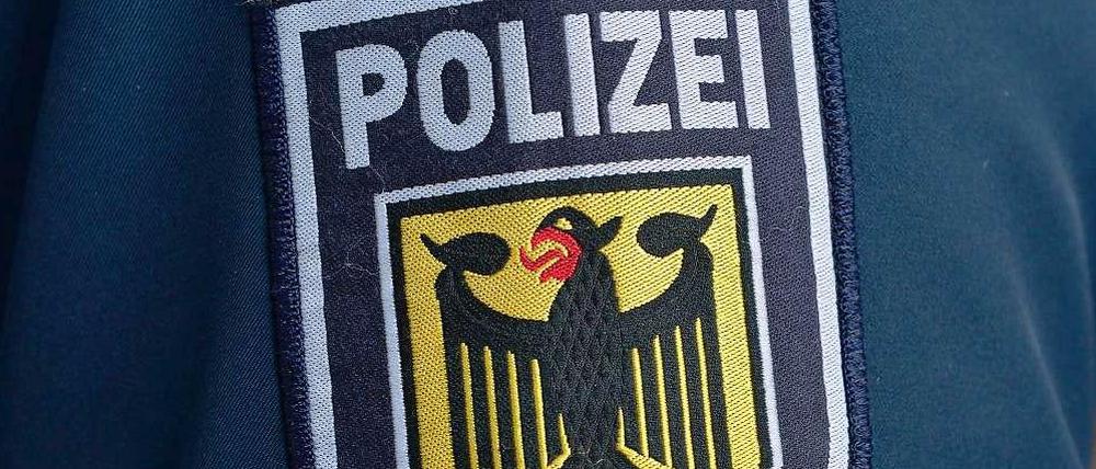 In Hannover soll ein Beamter der Bundespolizei Flüchtlinge misshandelt und davon Fotos gemacht haben.