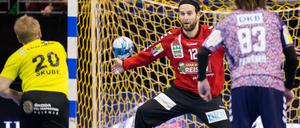 Zeigte starke Paraden - nicht nur bei Siebenmetern: Füchse-Torwart Silvio Heinevetter (m.) gegen Velenje.