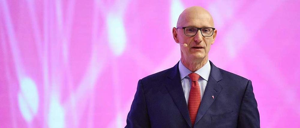 Konzernchef Tim Höttges auf der Hauptversammlung am Donnerstag in Köln.