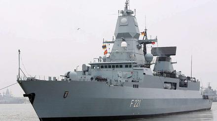 Die Fregatte "Hessen" der Bundeswehr hält sich bereits im Mittelmeer auf und rettet dort gegenwärtig Flüchtlinge.