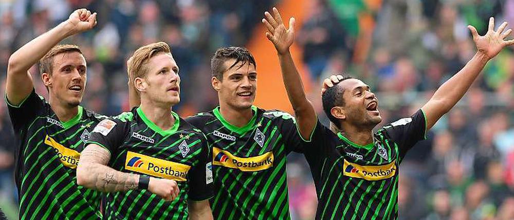 Auf zu neuen Wundern. Die Gladbacher Kruse, Hahn, Xhaka und Raffael (von links) feiern den Einzug in die Champions League.