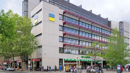 Das Haus der Rentenversicherung ist unten voller Läden, soeben eröffnete ein Bio-Supermarkt.