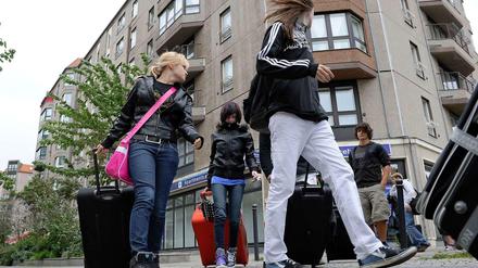 Online nach Ferienwohnungen suchen dürfen nur Touristen - nicht aber die Sonderermittler der Bezirke, sagt der Datenschutzbeauftragte.