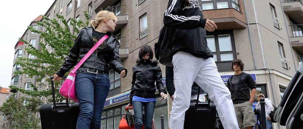 Online nach Ferienwohnungen suchen dürfen nur Touristen - nicht aber die Sonderermittler der Bezirke, sagt der Datenschutzbeauftragte.