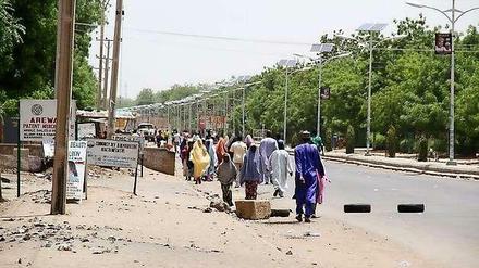 Aus Maiduguri, der größten Stadt im Bundesstaat Borno, fliehen nach einem erneuten Boko-Haram-Angriff viele Einwohner.