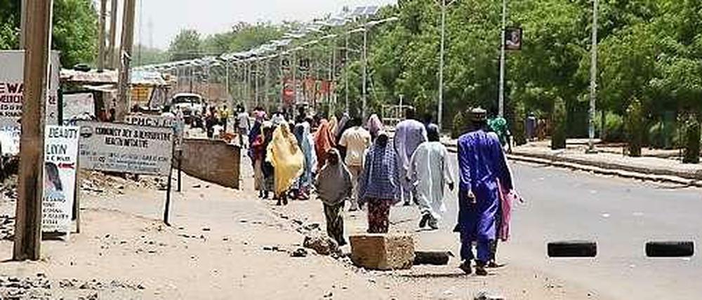 Aus Maiduguri, der größten Stadt im Bundesstaat Borno, fliehen nach einem erneuten Boko-Haram-Angriff viele Einwohner.