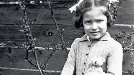 Eva Edith Weinberger, von den Eltern liebevoll Évike genannt, wurde am 3. Juni 1944 in Auschwitz ermordet, kurz nach ihrem sechsten Geburtstag. 