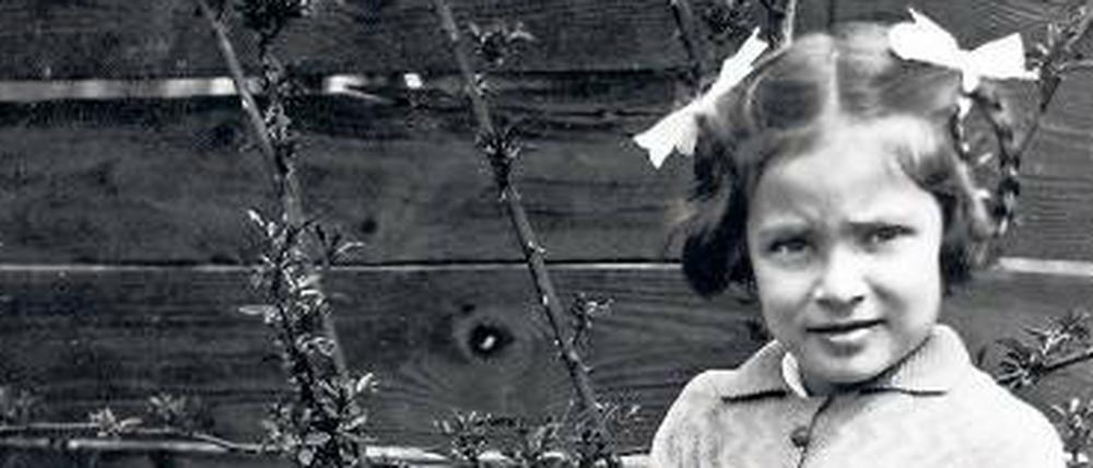 Eva Edith Weinberger, von den Eltern liebevoll Évike genannt, wurde am 3. Juni 1944 in Auschwitz ermordet, kurz nach ihrem sechsten Geburtstag.
