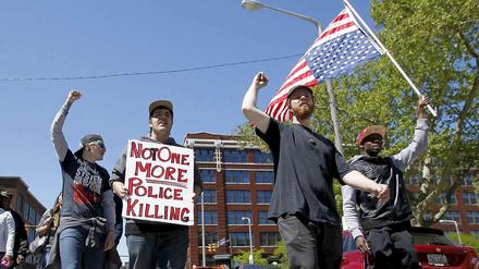 Unmittelbar nach der Urteilsverkündung kam es zu ersten Protesten.