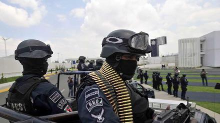 Schwerbewaffnete Bundespolizisten in Mexiko (Archivbild).