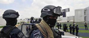 Schwerbewaffnete Bundespolizisten in Mexiko (Archivbild).