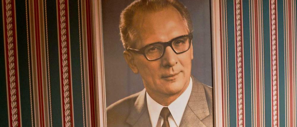 Seit 195ß beobachteten westdeutsche Agenten Erich Honecker.