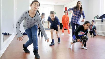 Bei den Proben für den Auftritt am Sonnabend gibt die Tanzgruppe der Jens-Nydahl-Grundschule in Kreuzberg alles. 