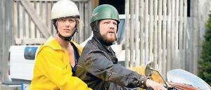 Ermittlungen mit Aussicht. Britta (Anna Schudt) begleitet Max (Aurel Manthei) beim Verfolgen einer heißen Spur.