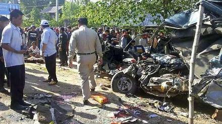 In Kambodscha ist ein Kleintransporter mit einem Touristenbus kollidiert. 18 Textilarbeiter kamen ums Leben. 