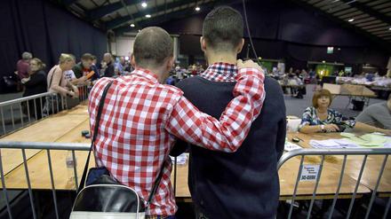 Die Iren haben per Volksentscheid für die Zulassung der Homo-Ehe gestimmt.