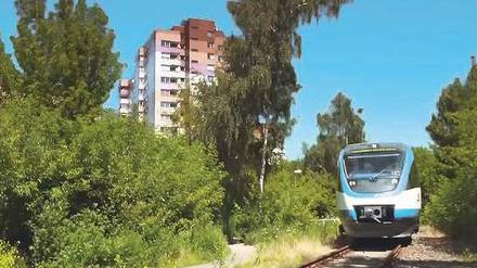 Nächster Halt Märkisches Viertel. So könnte die Heidekrautbahn mal am Plattenbauviertel im Nordwesten Berlins entlangfahren (Computersimulation).