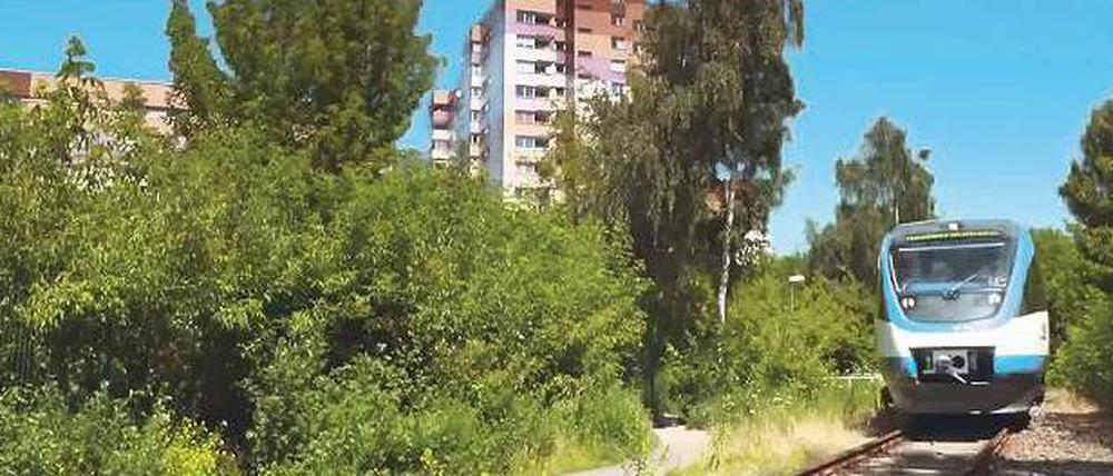 Nächster Halt Märkisches Viertel. So könnte die Heidekrautbahn mal am Plattenbauviertel im Nordwesten Berlins entlangfahren (Computersimulation).