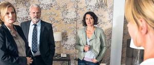 War es so? LKA-Beamtin Johanna Stern (Lisa Bitter, rechts) und Kommissarin Lena Odenthal (Ulrike Folkerts) konfrontieren Joseph und Valerie Sattler (Peter Sattmann und Suzanne von Borsody) mit ihrer Version des Mordes. 