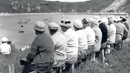  Am Ufer der Lulworth Cove, einer Bucht im Südwesten Englands bei Dorset.