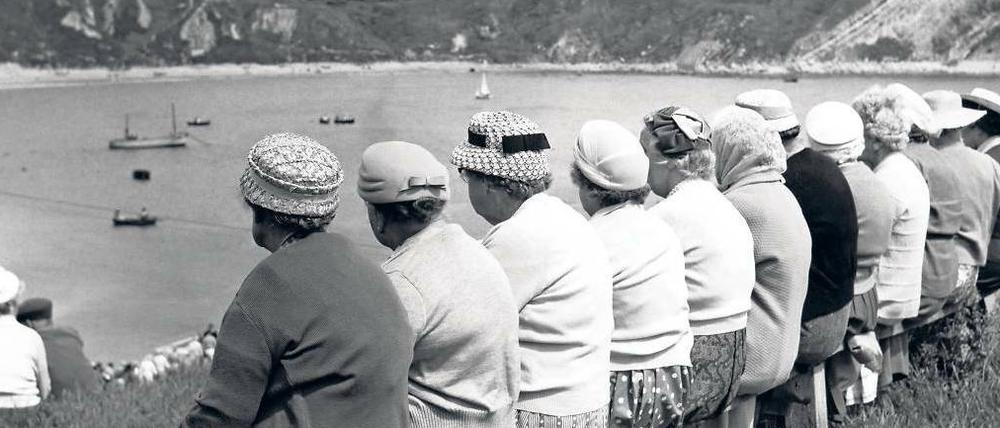  Am Ufer der Lulworth Cove, einer Bucht im Südwesten Englands bei Dorset.