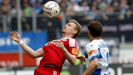 Der gebürtige Berliner Patrick Breitkreuz möchte mit Holstein Kiel aufsteigen - und ist bei Energie Cottbus im Gespräch. 