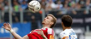 Der gebürtige Berliner Patrick Breitkreuz möchte mit Holstein Kiel aufsteigen - und ist bei Energie Cottbus im Gespräch. 