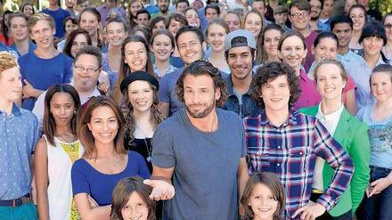 Furchtbar fruchtbar.  Weil sich Mark (Stephan Luca) in jungen Jahren als Samenspender ein paar Euro dazuverdient hat, ist er jetzt Vater von 99 Kindern.