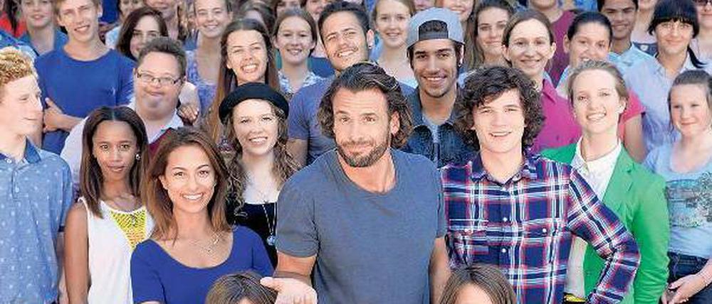 Furchtbar fruchtbar. Weil sich Mark (Stephan Luca) in jungen Jahren als Samenspender ein paar Euro dazuverdient hat, ist er jetzt Vater von 99 Kindern.