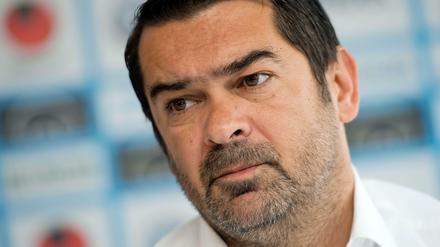 In München umstritten: 1860 Sport-Geschäftsführer Gerhard Porschner steht in der Kritik - wird aufgrund des Schutzes der Investoren aber nicht entlassen. 