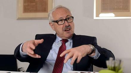 Michael Ziesemer (63) ist seit einem Jahr Präsident des Verbandes der Elektroindustrie (ZVEI). Der Diplom-Ingenieur und Nachrichtentechniker arbeitet seit über 30 Jahren für den Messgerätespezialisten Endress Hauser, derzeit als stellvertretender Vorstandschef. 