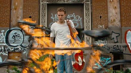 Rumtreiber. Iain De Caestecker als Bones, Schrottsammler in Lost River.