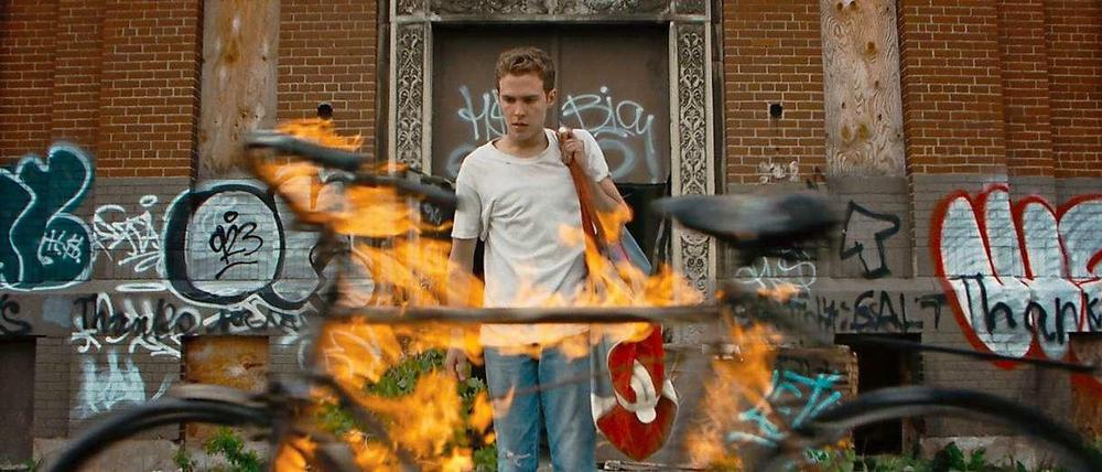 Rumtreiber. Iain De Caestecker als Bones, Schrottsammler in Lost River.