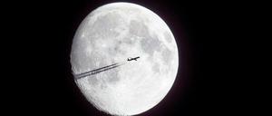 Fernes Eldorado. Der Mond birgt Rohstoffe, die der Menschheit einmal nützlich sein könnten. Etwa Helium-3, das als Brennstoff für Kernfusionsreaktoren dienen könnte. Aber noch sind solche Anwendungen weit weg - räumlich wie auch zeitlich. 