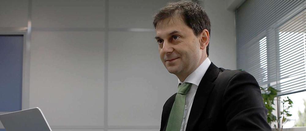 Harry Theoharis ist Fraktionssprecher der wirtschaftsliberalen „To Potami“-Partei in Griechenland, die bei den Wahlen 6,1 Prozent der Stimmen erhielt. Bis 2014 war er Chef der Steuerbehörde.