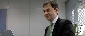 Harry Theoharis ist Fraktionssprecher der wirtschaftsliberalen „To Potami“-Partei in Griechenland, die bei den Wahlen 6,1 Prozent der Stimmen erhielt. Bis 2014 war er Chef der Steuerbehörde.