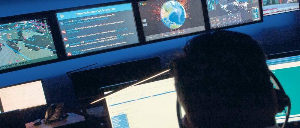 Angriff im Geheimen. Forschungsinstitute sind ein beliebtes Ziel von Hackern. Vor allem ausgefeilte Attacken lassen sich kaum aufklären. Dieses Foto entstand im Cyberabwehrzentrum in der deutschen Hewlett-Packard-Zentrale in Böblingen.