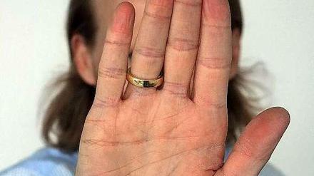 Zu wem gehört diese Hand? 