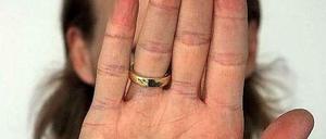 Zu wem gehört diese Hand? 