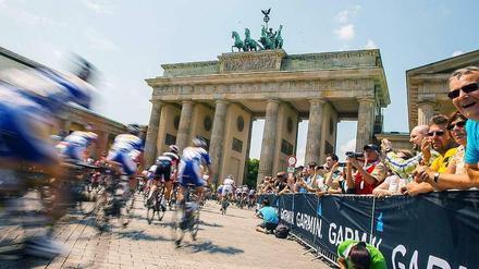 Viele Fahrer und noch mehr Fans: Beim Garmin Velothon Berlin 2015 werden etwa 11.000 Fahrer und 250.000 Zuschauer erwartet.