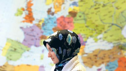 Deutsch-türkische Jugendliche sollen besser über die Ausbildungsmöglichkeiten in Berliner Betrieben informiert werden.