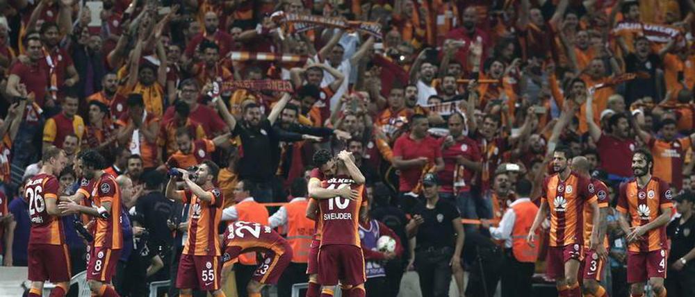 Galatasaray Istanbul ist türkischer Meister.