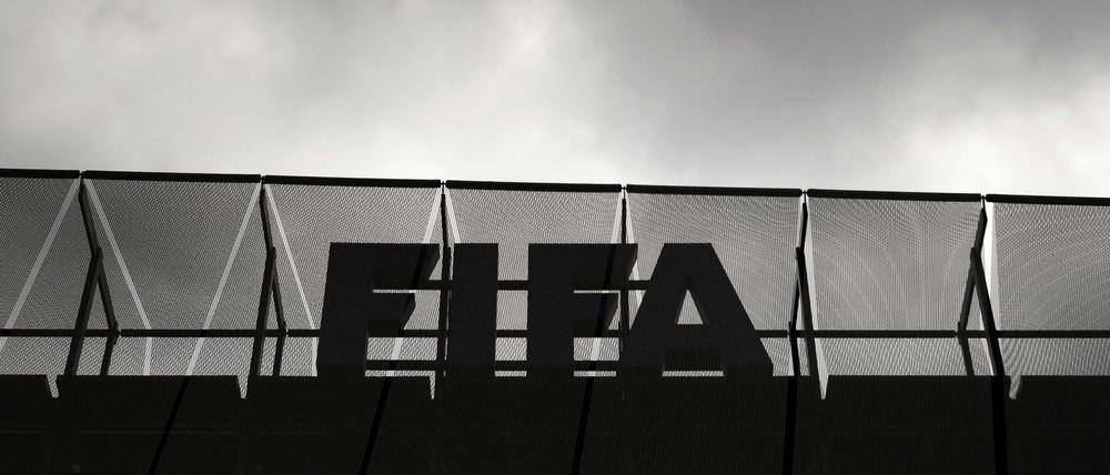 Festnahmen, Anklagen, neue Vorwürfe: Die Fifa gerät immer wieder unter Druck. Diesmal wird es ernst.