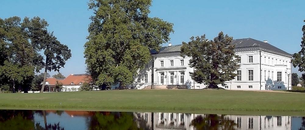 Das Schloss Neuhardenberg lässt am Wochenende Schauspielerinnen aus der Serie „Tatort“ auftreten.